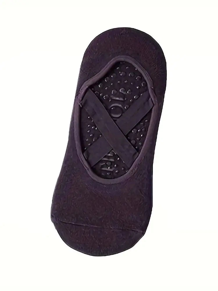 Calcetín deportivo de silicona morado oscuro antideslizante con suela texturizada y patrón cruzado.