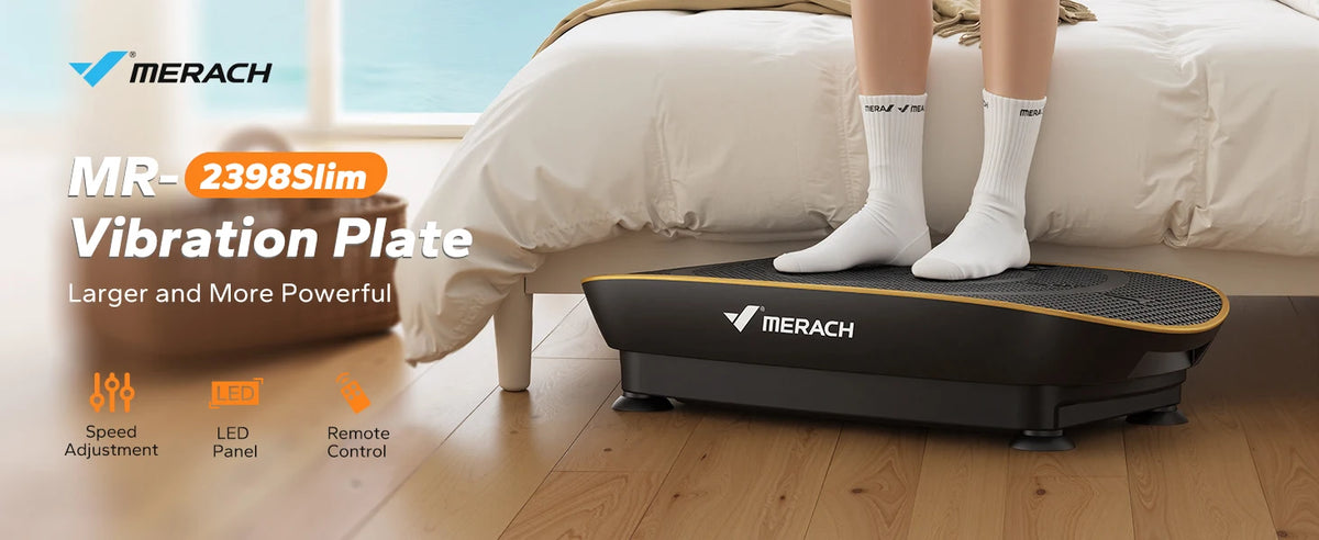 Una persona de pie en una plataforma vibratoria negra para fitness de cuerpo completo en un dormitorio.