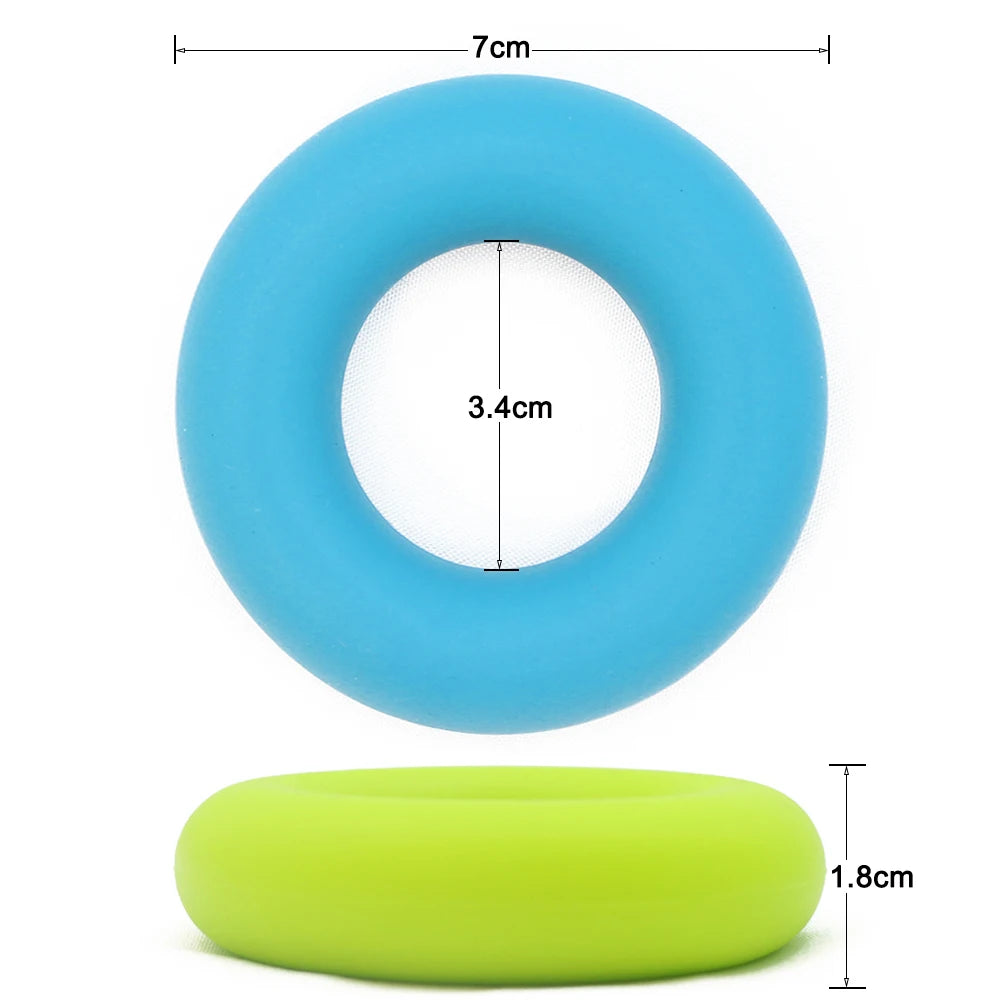Bague en silicone bleu clair et bague en silicone vert lime côte à côte.