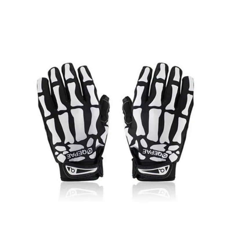 Un par de guantes de ciclismo negros y blancos sin dedos antideslizantes, mostrados sobre un fondo blanco.