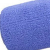 Nahaufnahme eines blau-farbenen Sport-Handgelenksschnurs, aufgerollt.