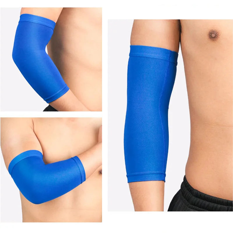 Manche de sport bleu respirant pour le soutien du joint, montré sur un bras.