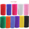 Eine Sammlung von mehrfarbigen Sport-Handgelenk-Sweatbands in leuchtenden Farben wie rot, blau, pink, grün, orange und lila