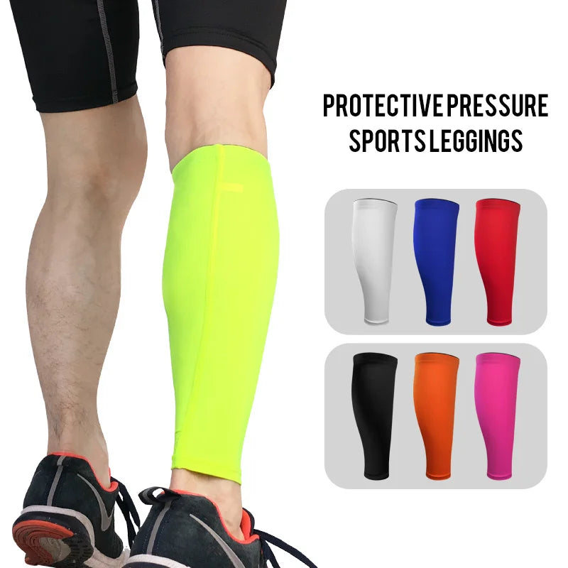 Schützende Druck-Sportleggings in verschiedenen Farben auf dem Bein einer Person.