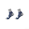 Un par de calcetines deportivos transpirables azul marino y gris vistos de lado.