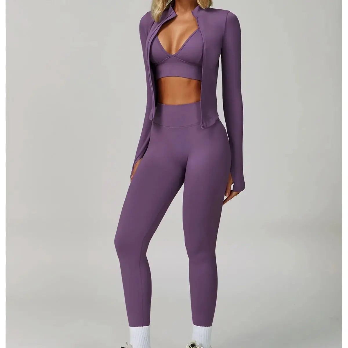 Lila, einteiliges Sport-Yoga-Set für Frauen mit क्रॉप top und langen Leggings.