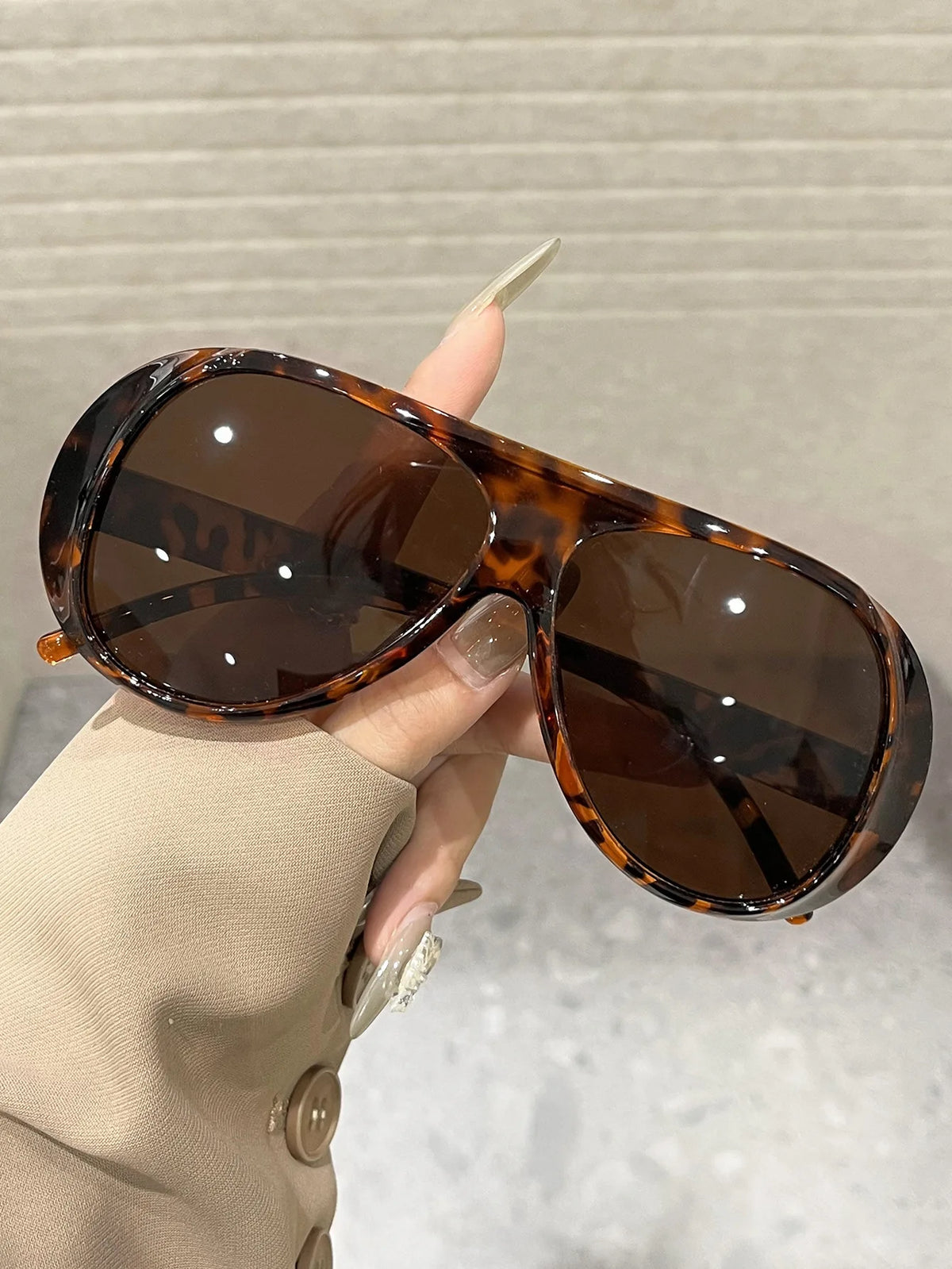 Vintage Oversized Pilot Sunglasses with UV400 Protection