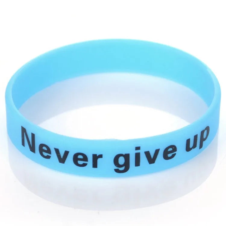 Bracelet silicone bleu clair avec le texte 'Never give up on it'.