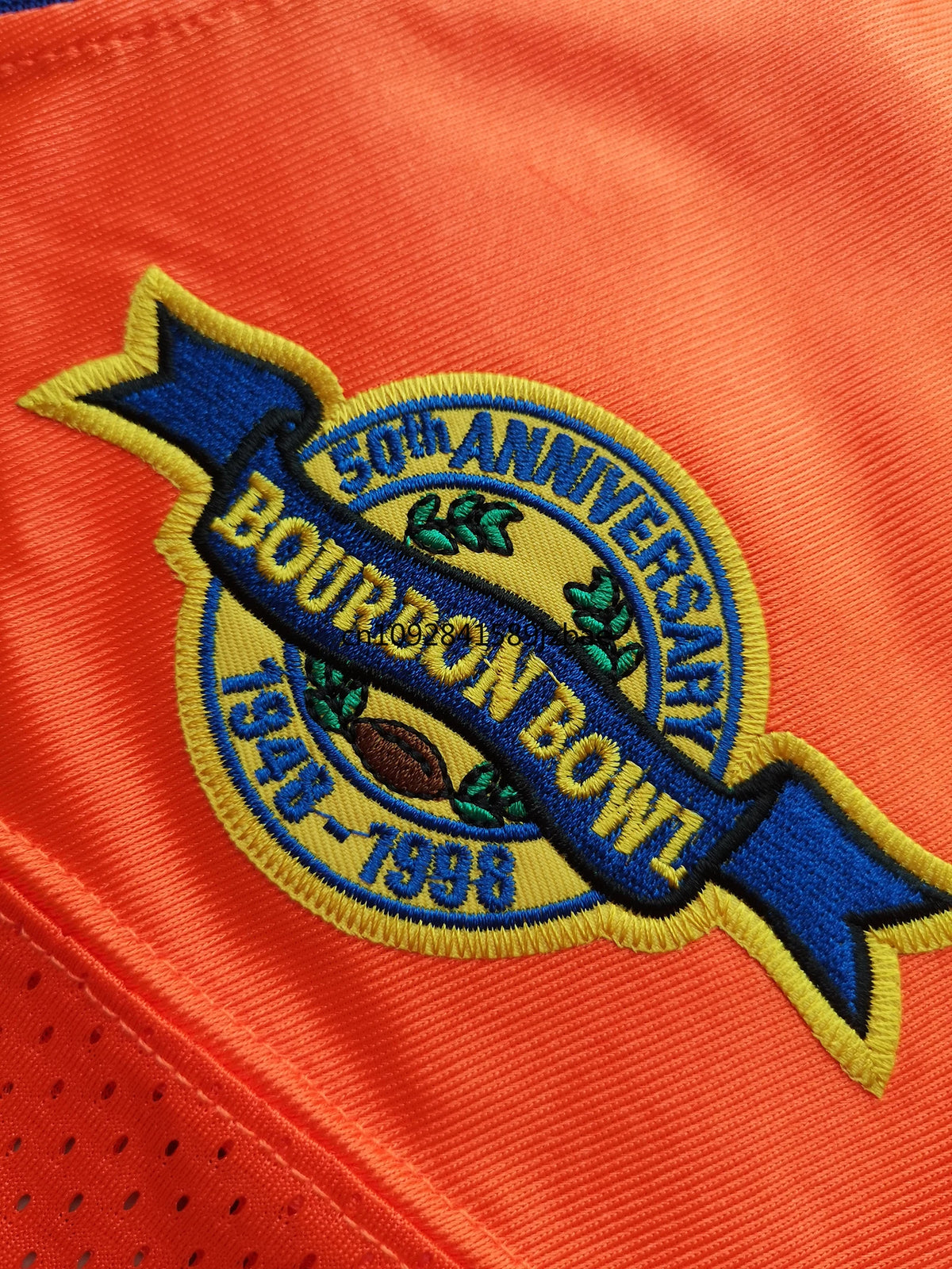 Orange Fußballtrikot mit blau-gelbem gesticktem Abzeichen zum 50. Jahrestag des Bourbon Bowl 1941-19