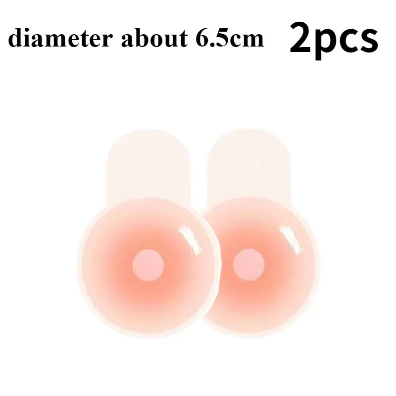Deux cache-lèvres en silicone roses avec un centre blanc sont présentés.