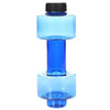Klares blaues Sportwasserglas mit schwarzer Kappe und breiter Basis