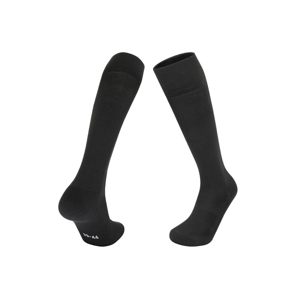 Ein Paar schwarze Knielange Sportsocken für Fußball und Sportbekleidung