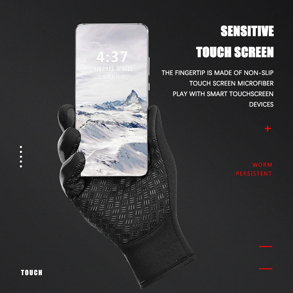 Une main portant un gant noir tient un smartphone affichant 4h37.