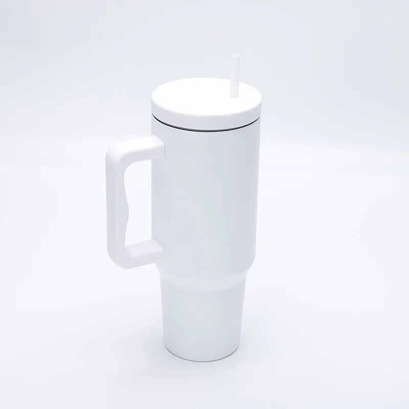 Tasse isotherme en acier inoxydable, grande capacité, avec couvercle et paille.