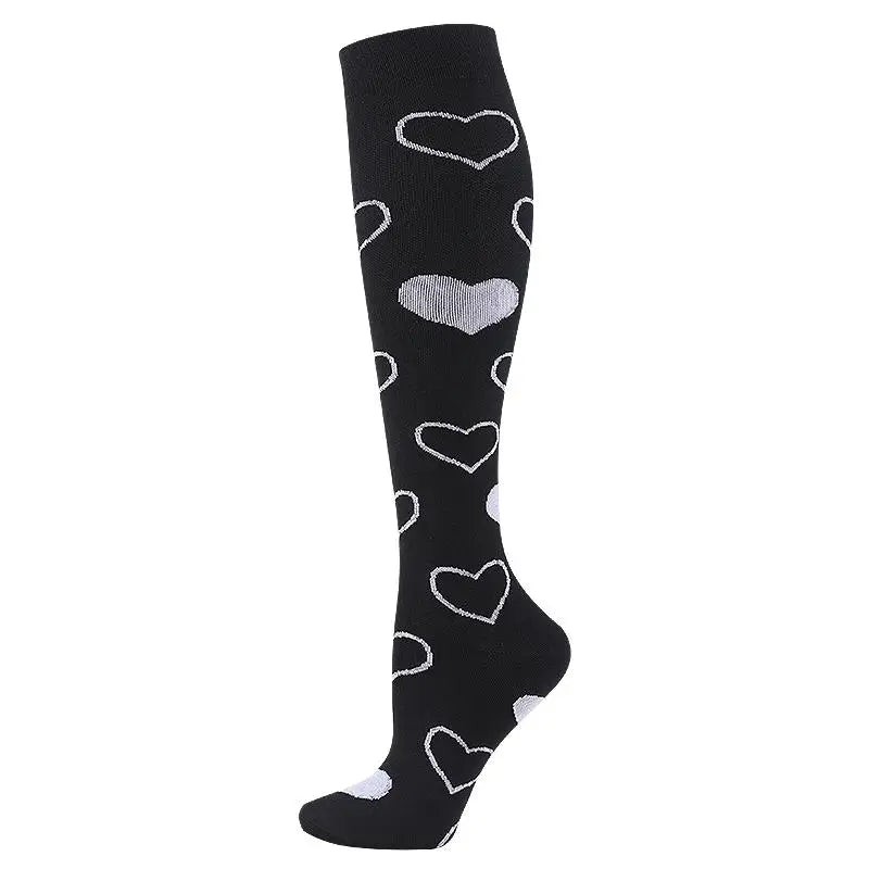 جوارب ضاغطة سوداء بنقوش قلب أبيض لدعم الدورة الدموية