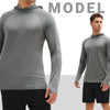 Vier Modelle zeigen den Herren-UV-Schutz-Lightweight-Hoodie in grau mit schwarzen Shorts.