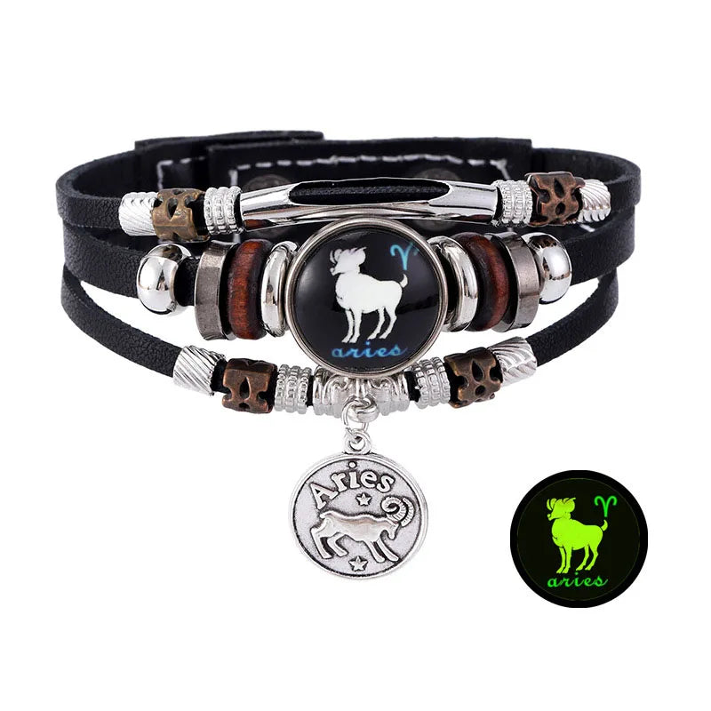 Pulsera de cuero negro con cuentas plateadas y marrón oscuro que representan el signo zodiacal Aries.