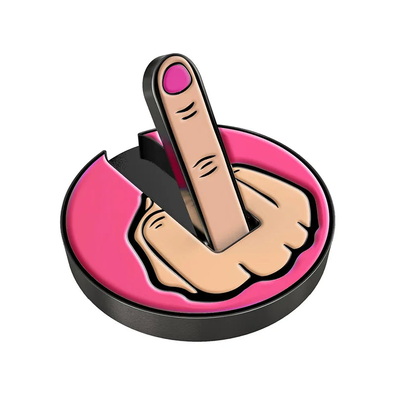 Primer plano de un clip marcador de pelota de golf magnético con diseño rosa y negro.