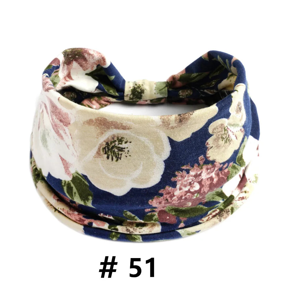 Tire-clairon à motif floral, bleu, rose et crème.