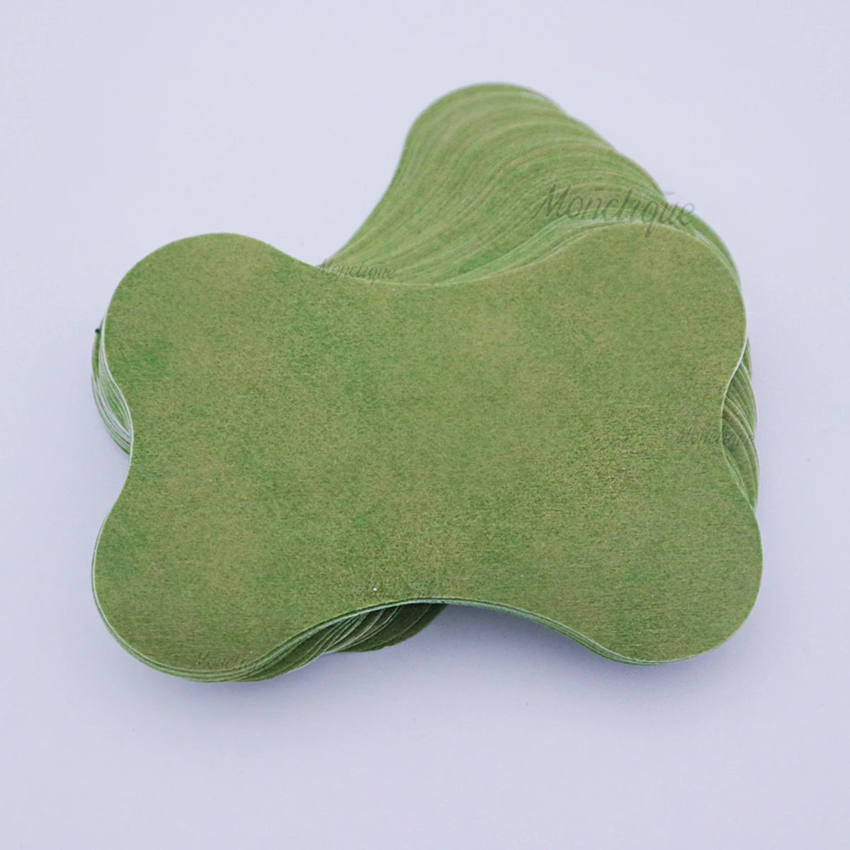A single olive green self-heating lumbar spine patch is shown on a white background.