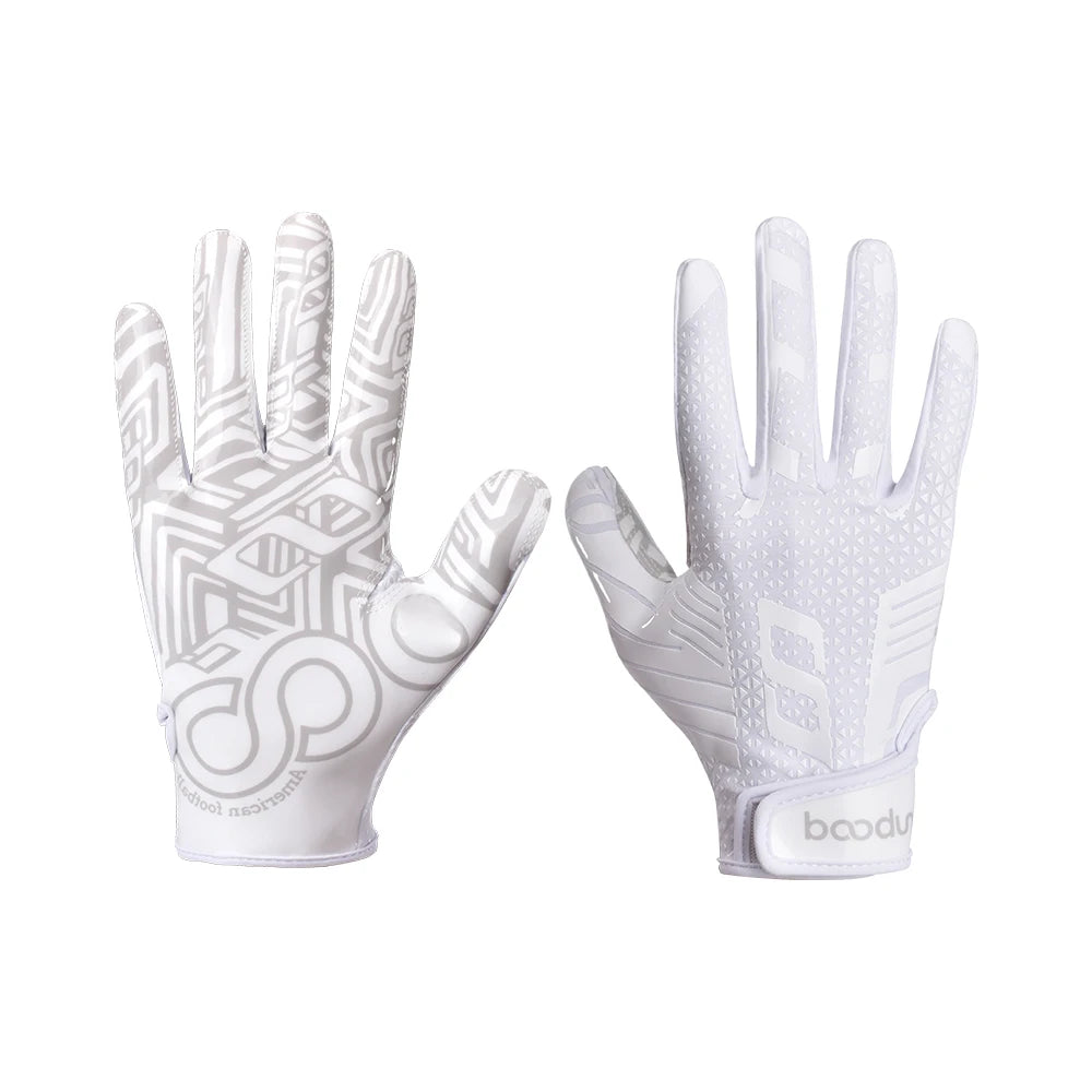 Un par de guantes deportivos blancos con intrincados patrones para la protección de la mano.