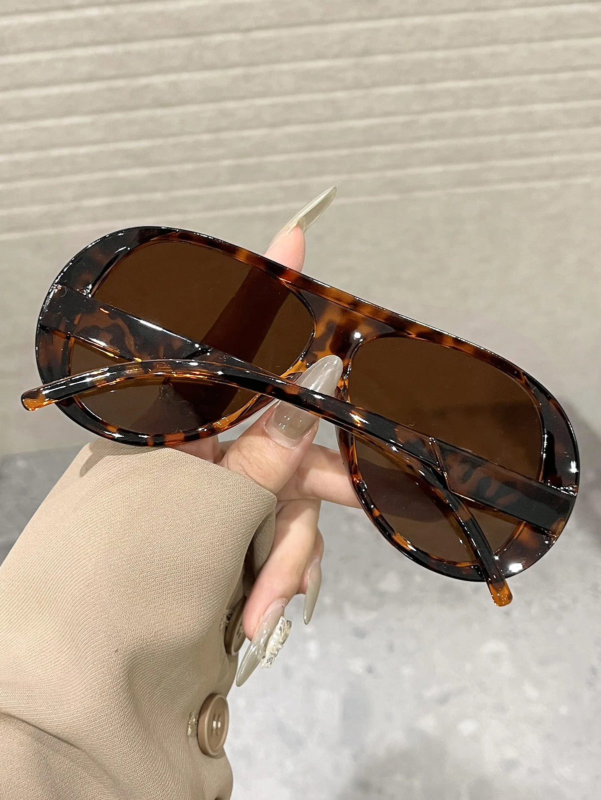 Vintage Oversized Pilot Sunglasses with UV400 Protection