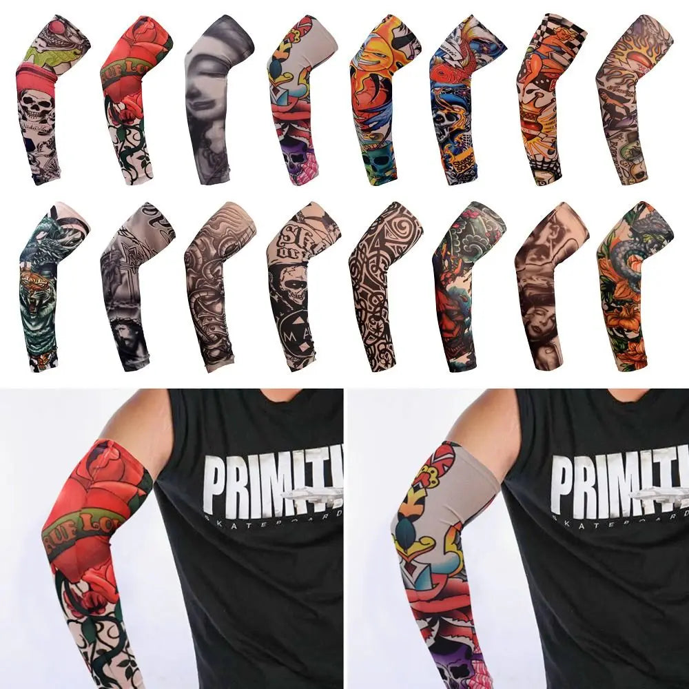 Variedad de mangas protectoras sol con estampados mostradas en el brazo de una persona.