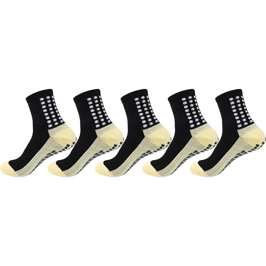 Set schwarze sportliche Grip-Socken mit weißen Sohlen und strukturierten Mustern.