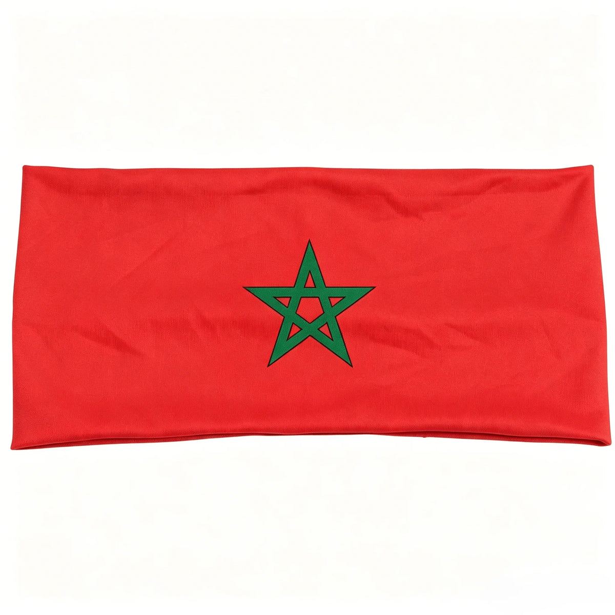 Un drapeau rouge avec une étoile verte centré sur un morceau de tissu.