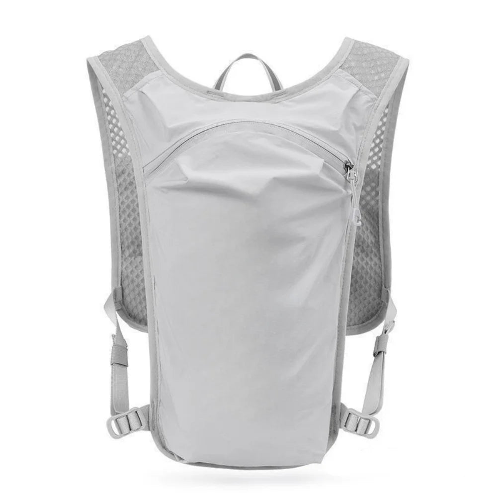 Chaleco portabidones deportivo ajustable para exteriores de color gris claro.