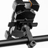 Plaque en silicone noire fixant un téléphone à un guidon de vélo pour une fixation stable
