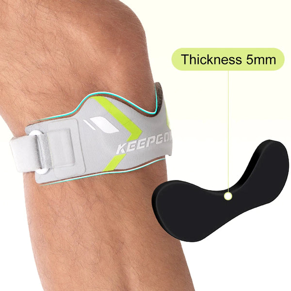 Sangle au genou portée sur la jambe inférieure, montrant un coussin noir pour soulagement et stabilisation de la douleur.