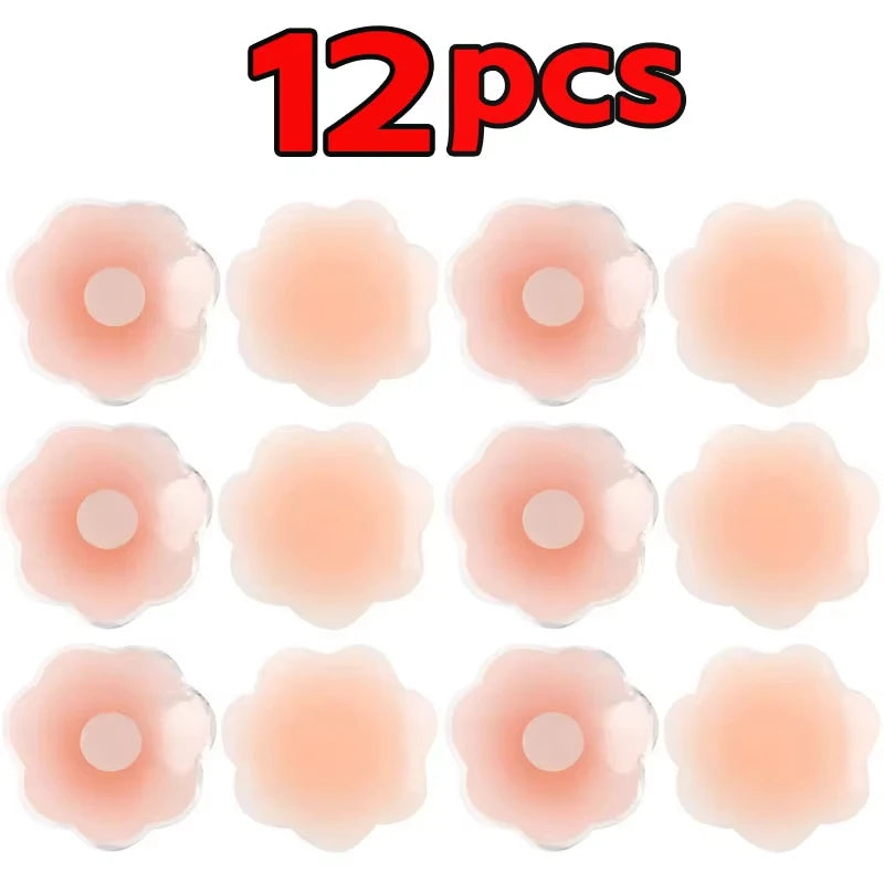 Un ensemble de 12 cache-fesses en silicone réutilisables pour soutiens-gorge, couleur pêche clair.
