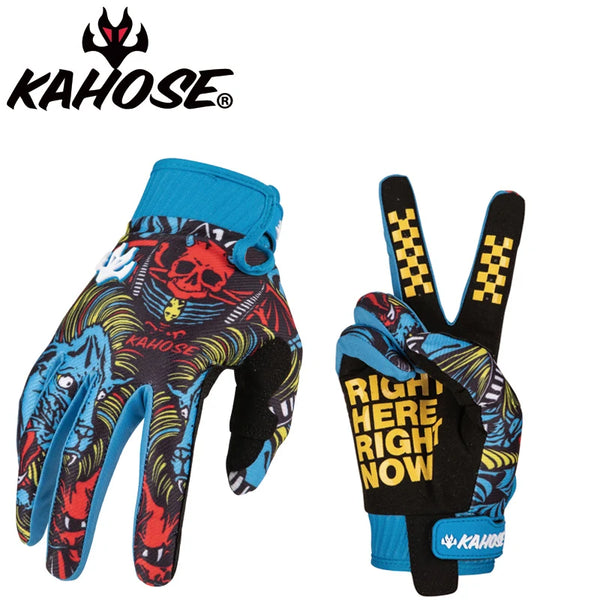 Ein Paar schwarz-blaue Kahose Vollfingerhandschuhe mit Totenkopf-Design und Text auf der Handfläche.