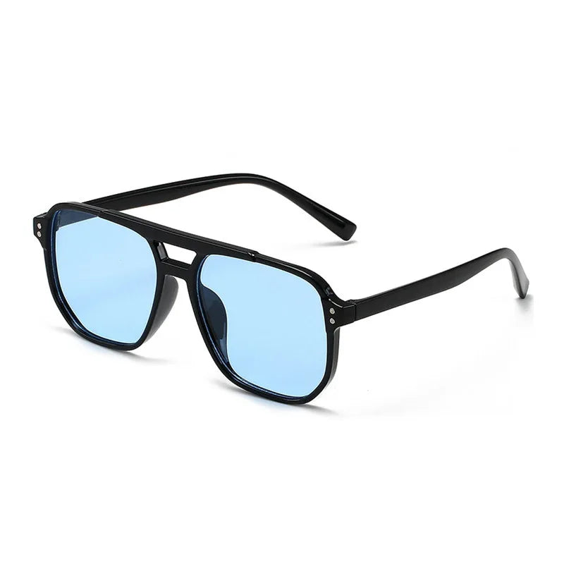 Gafas cuadradas negras ligeras con lentes azules espejados