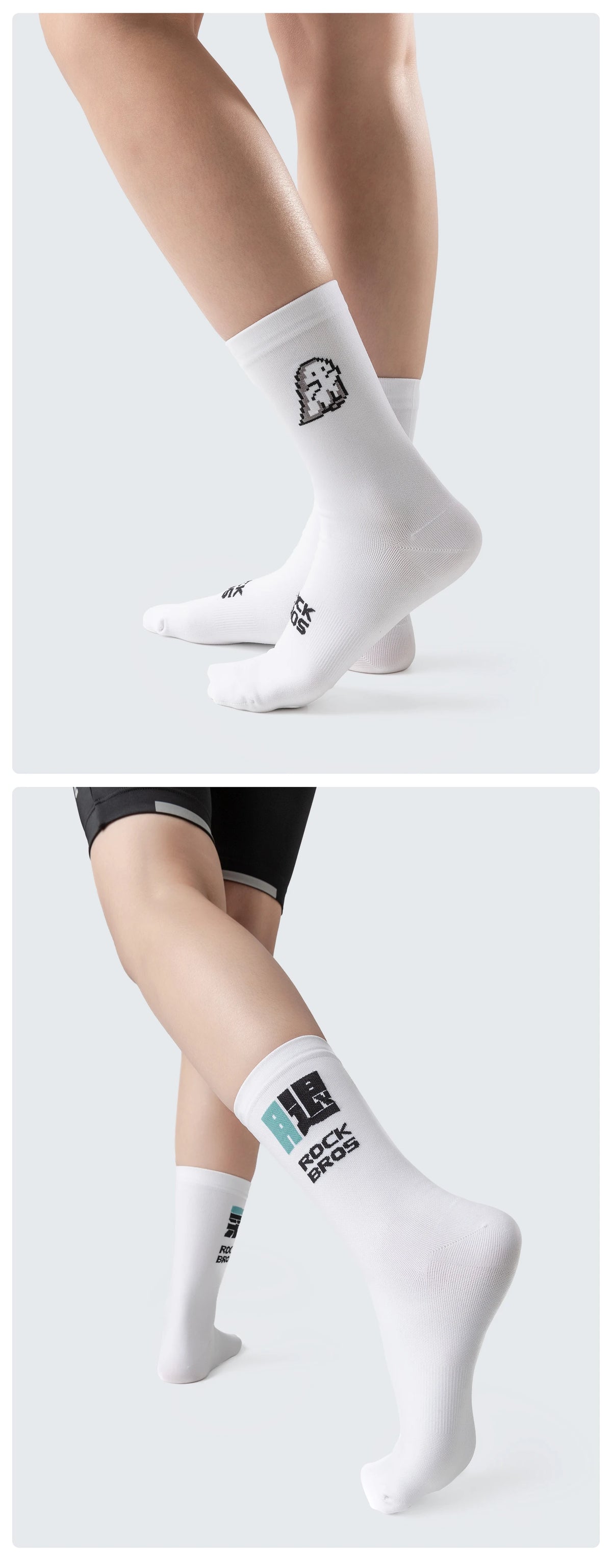 Ein Paar weiße Stricksocken mit schwarzem grafischem Design, gezeigt am Unterschenkel einer Person.