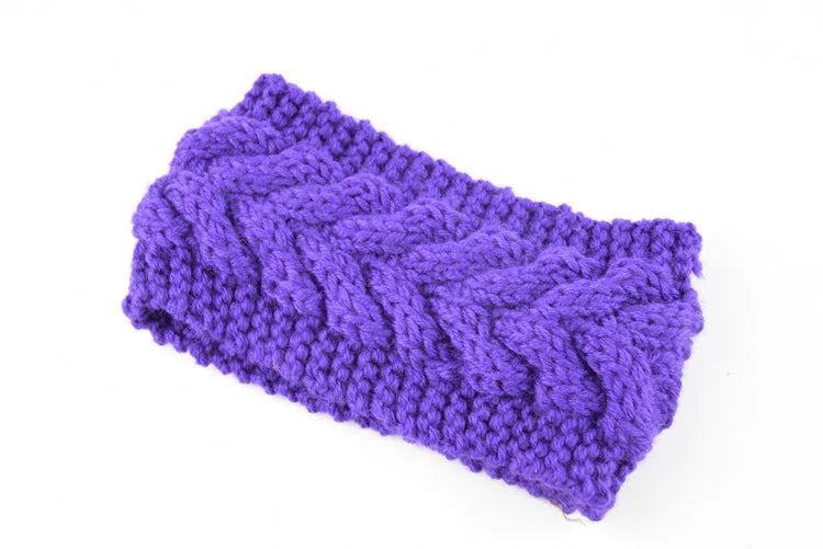 Diadema de punto morada para el cabello y tocado de invierno.