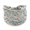Diadema de yoga elástica con estampado floral azul claro, doblada y exhibida sobre fondo blanco.