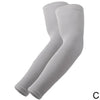 Mangas de nylon gris con protección UV, mostradas en un par.