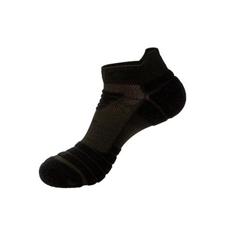 Black athletic ankle socks for running and fitness