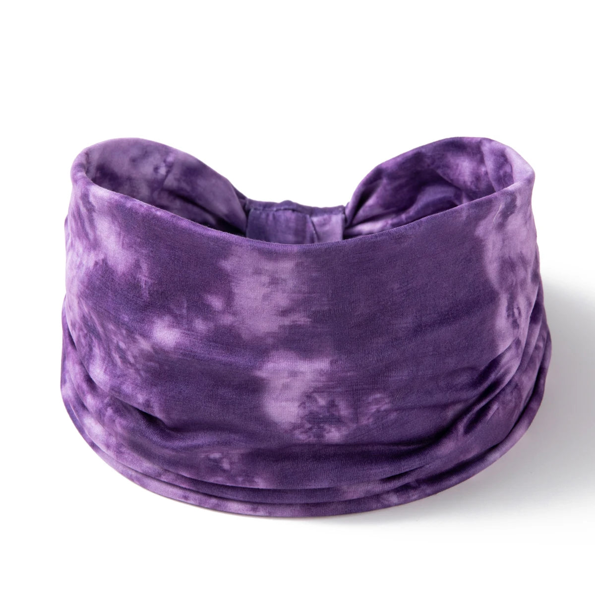 Pañuelo para la cabeza de tie-dye morado hecho de terciopelo, enrollado y drapeado.