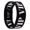Schwarz-weiß gestreifte Acryl-Elastikbandarmband mit quadratischer Schnalle.