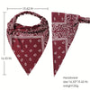 Pañuelo triangular boho paisley rojo intenso con bordado blanco, mide 26 cm x 42 cm.