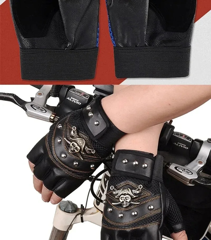 Schwarze Leder-Motorradhandschuhe mit silbernen Nieten und blauer Nähte auf einer Hand.