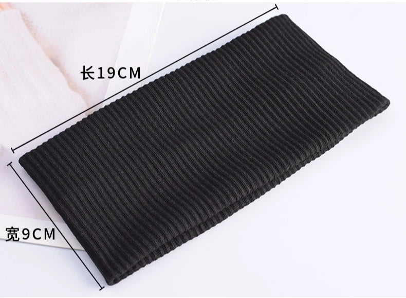 A black knitted headband measuring 19cm long and 9cm wide.
