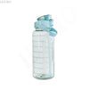 Klare Wasserflasche mit hellblauer Kappe und Zeitmarkierungen zur Hydratation oder Übungsverfolgung.