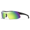 Une paire de lunettes de soleil sportives avec des verres polarisés dans un dégradé vert et violet.