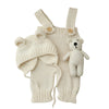 Set handgewebter weißer Strick-Requisiten mit einem Bären und einem kleinen Teddybär.