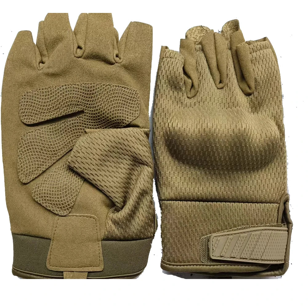Une paire de gants tactiques sport vert olive montrés de la paume.
