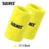 Yellow athletic wristbands with the AOLIKES logo, measuring 11x8cm.